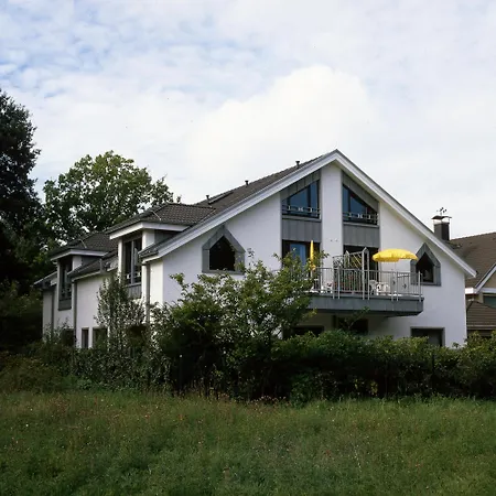 아파트 Appartementhaus Dr Domberg 4 *